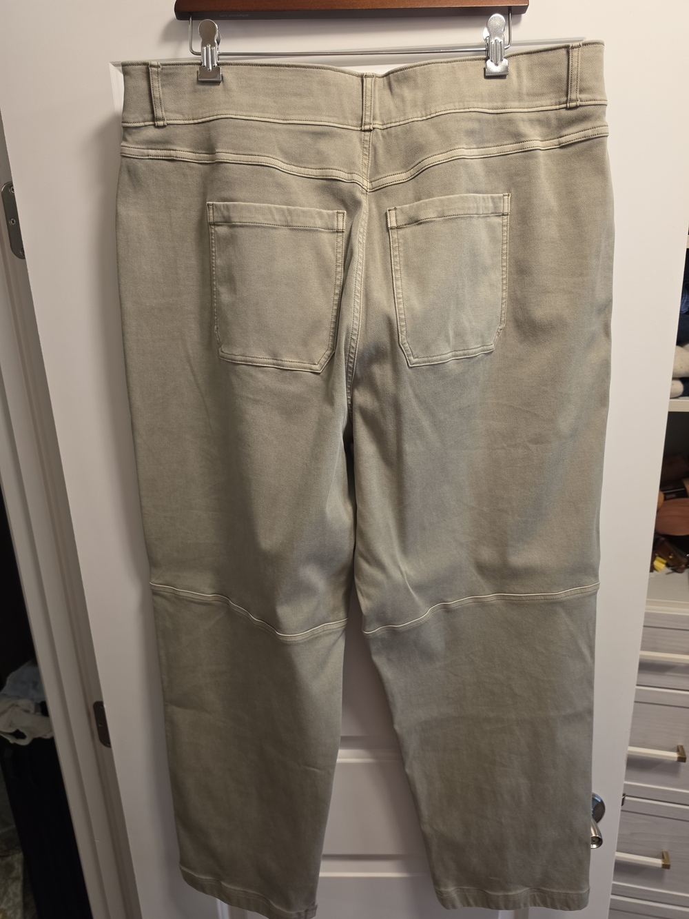 NWOT SPANX stretch twill straight leg pants in Sage - Picture 9 of 10
